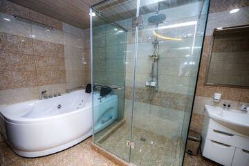 Фото номера Семейный люкс Отель Skyline Hotel Yerevan г. Ереван 8