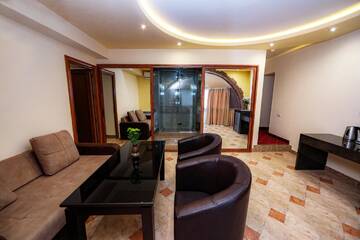 Фото номера Семейный люкс Отель Skyline Hotel Yerevan г. Ереван 4