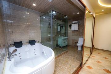 Фото номера Семейный люкс Отель Skyline Hotel Yerevan г. Ереван 11