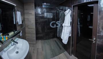 Фото номера Большой двухместный номер с 1 кроватью Отель GS Hotel г. Ереван 3