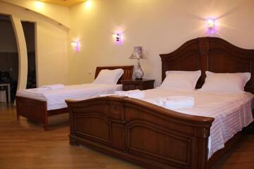 Фото номера Семейный люкс Отель Hotel For You г. Ереван 7