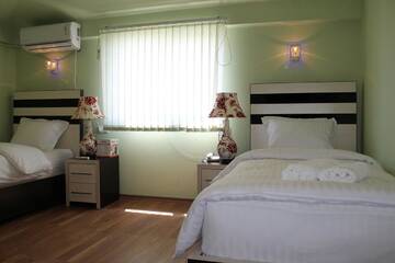 Фото номера Бюджетный двухместный номер с 2 отдельными кроватями Отель Hotel For You г. Ереван 2