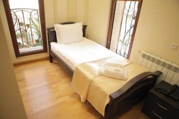 Фото номера Трехместный номер Делюкс Отель Daniel Boutique Hotel г. Ереван 15