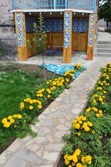Фото номера Дом с 1 спальней Дома для отпуска Blue House Yerevan г. Ереван 11