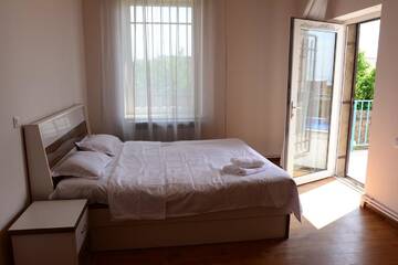 Фото номера Дом с 1 спальней Дома для отпуска Blue House Yerevan г. Ереван 20