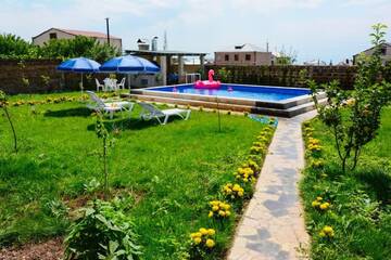Фото номера Дом с 1 спальней Дома для отпуска Blue House Yerevan г. Ереван 31