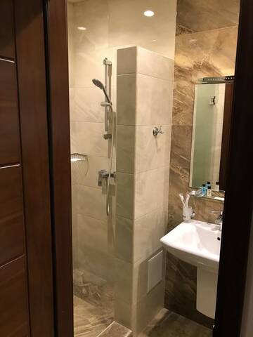 Фото номера Двухместный номер с 1 кроватью и собственной ванной комнатой Отель Caravan hotel г. Ереван 3
