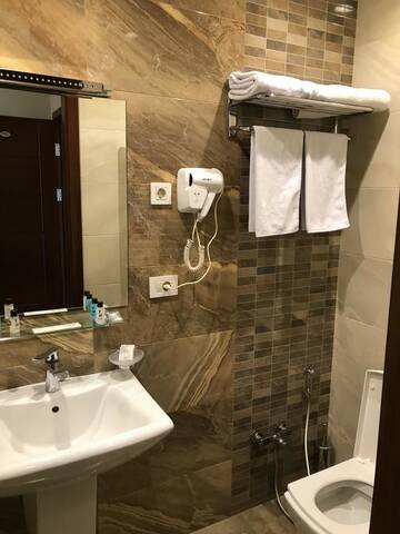 Фото номера Двухместный номер с 1 кроватью и собственной ванной комнатой Отель Caravan hotel г. Ереван 4