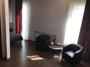 Фото номера Двухместный номер с 1 кроватью и собственной ванной комнатой Отель Caravan hotel г. Ереван 8