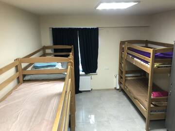 Фото номера Кровать в общем 8-местном номере Хостелы All Seasons Hostelandtours г. Ереван 4