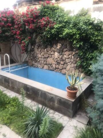 Фото номера Дом с 3 спальнями Дома для отпуска House on Charents str. г. Ереван 9