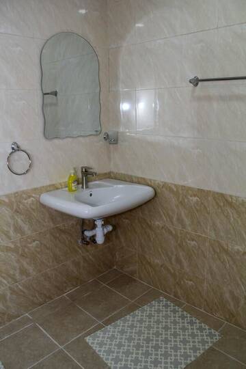 Фото номера Кровать в общем 6-местном номере для женщин Хостелы Bee Lucky Hostel and Tours г. Ереван 9