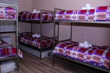 Фото номера Кровать в общем 6-местном номере для женщин Хостелы Bee Lucky Hostel and Tours г. Ереван 14