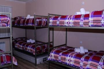 Фото номера Кровать в общем 6-местном номере для женщин Хостелы Bee Lucky Hostel and Tours г. Ереван 12