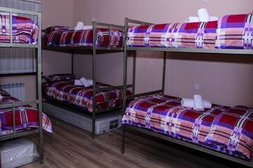 Фото номера Кровать в общем 6-местном номере для женщин Хостелы Bee Lucky Hostel and Tours г. Ереван 13