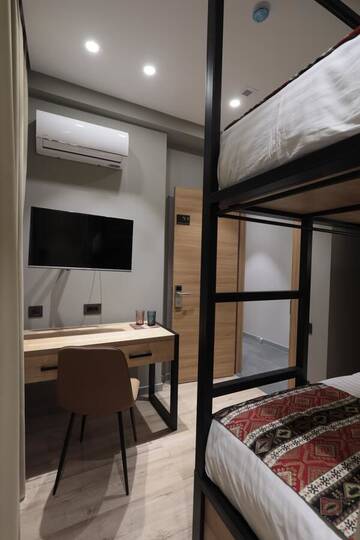 Фото номера Двухместный номер с 2 отдельными кроватями Отель Andor Hotel г. Ереван 3