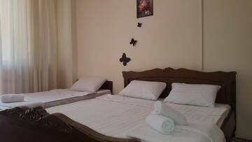 Фото номера Стандартный трехместный номер Хостелы F &amp; F Hostel г. Ереван 9