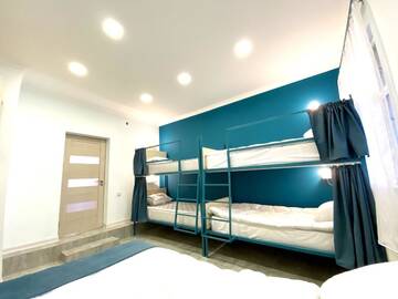 Фото номера Кровать в общем 8-местном номере для мужчин и женщин Хостелы SANTORINI HOSTEL and TOUR г. Ереван 11