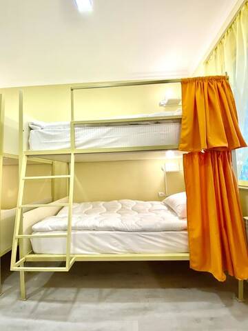 Фото номера Кровать в общем 6-местном номере для женщин Хостелы SANTORINI HOSTEL and TOUR г. Ереван 11