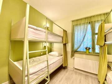 Фото номера Кровать в общем 6-местном номере для женщин Хостелы SANTORINI HOSTEL and TOUR г. Ереван 12