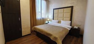Фото номера Люкс с видом на город Отель PARTEZ HOTEL г. Ереван 7