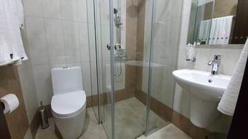 Фото номера Люкс с видом на город Отель PARTEZ HOTEL г. Ереван 9