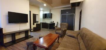 Фото номера Семейный люкс с балконом Отель PARTEZ HOTEL г. Ереван 7
