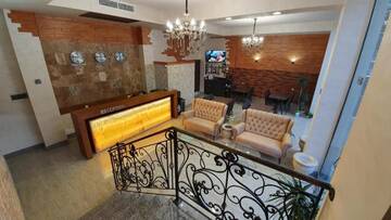 Фото номера Люкс с видом на город Отель PARTEZ HOTEL г. Ереван 11