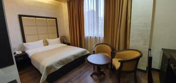 Фото номера Двухместный номер с 1 кроватью Отель PARTEZ HOTEL г. Ереван 2