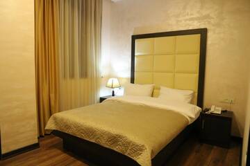 Фото номера Бюджетный двухместный номер с 1 кроватью Отель PARTEZ HOTEL г. Ереван 3