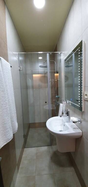 Фото номера Двухместный номер с 1 кроватью Отель PARTEZ HOTEL г. Ереван 4