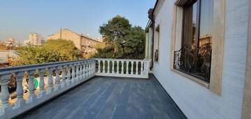 Фото номера Семейный люкс с балконом Отель PARTEZ HOTEL г. Ереван 5