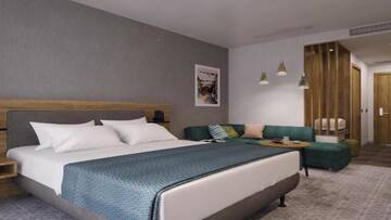 Фото номера Стандартный номер с кроватью размера &quot;queen-size&quot; Отель Holiday Inn Yerevan - Republic Square г. Ереван 5