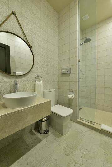 Фото номера Улучшенный номер с кроватью размера «king-size» Отель Bastille Hotel Yerevan г. Ереван 7