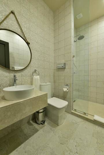 Фото номера Улучшенный номер с кроватью размера «king-size» Отель Bastille Hotel Yerevan г. Ереван 12