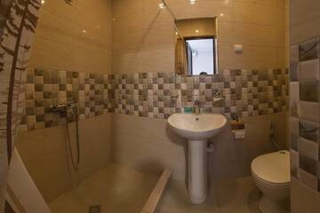 Фото номера Классический трехместный номер Отель Hotel Merien г. Ереван 2