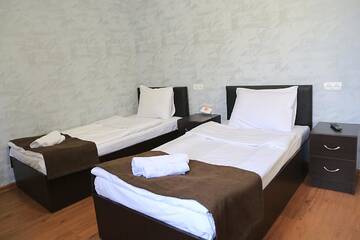 Фото номера Стандартный двухместный номер с 2 отдельными кроватями Отель Hotel Merien г. Ереван 5