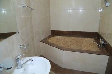 Фото номера Полулюкс Отель Hotel Merien г. Ереван 4