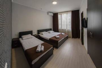 Фото номера Классический трехместный номер Отель Hotel Merien г. Ереван 4