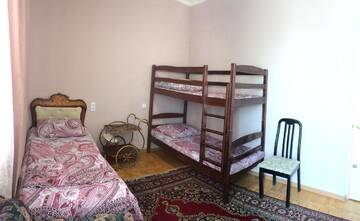 Фото номера Трехместный номер с балконом Гостевой дом Guest House Lilia г. Ереван 5
