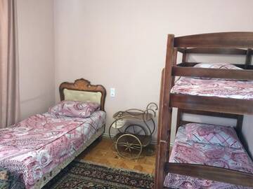 Фото номера Трехместный номер с балконом Гостевой дом Guest House Lilia г. Ереван 6