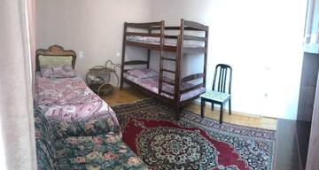 Фото номера Трехместный номер с балконом Гостевой дом Guest House Lilia г. Ереван 4