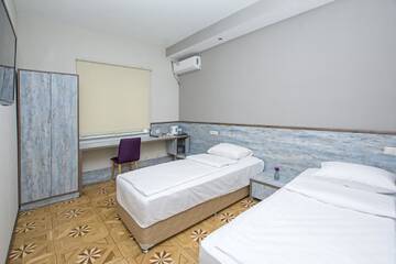 Фото номера Двухместный номер с 1 кроватью или 2 отдельными кроватями Отель Yerevan Boutique Hotel г. Ереван 3