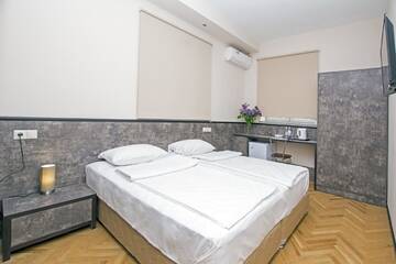 Фото номера Двухместный номер с 1 кроватью или 2 отдельными кроватями Отель Yerevan Boutique Hotel г. Ереван 2