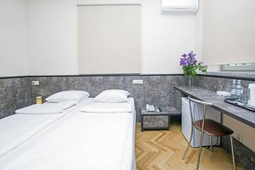 Фото номера Двухместный номер с 1 кроватью или 2 отдельными кроватями Отель Yerevan Boutique Hotel г. Ереван 5