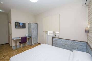 Фото номера Двухместный номер с 1 кроватью и балконом Отель Yerevan Boutique Hotel г. Ереван 3