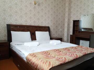 Фото номера Дом с 5 спальнями Дома для отпуска Your Getaway Home г. Ереван 18