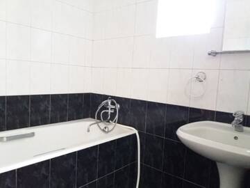 Фото номера Дом с 5 спальнями Дома для отпуска Your Getaway Home г. Ереван 29