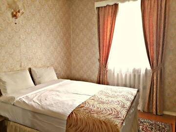 Фото номера Дом с 5 спальнями Дома для отпуска Your Getaway Home г. Ереван 7