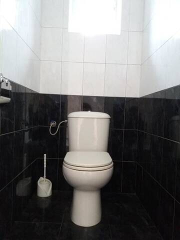 Фото номера Дом с 5 спальнями Дома для отпуска Your Getaway Home г. Ереван 34